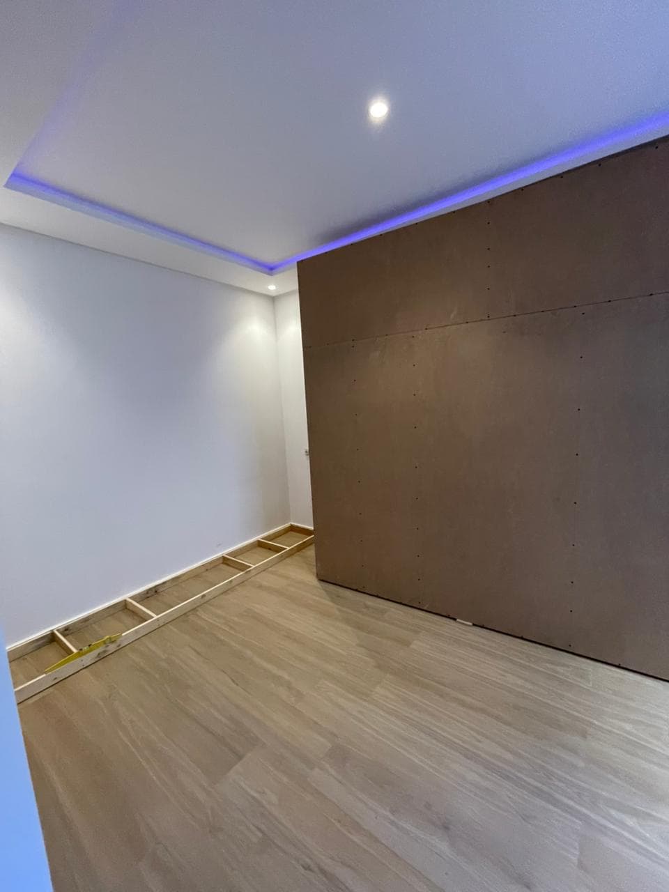 Chambre avec placard intégré