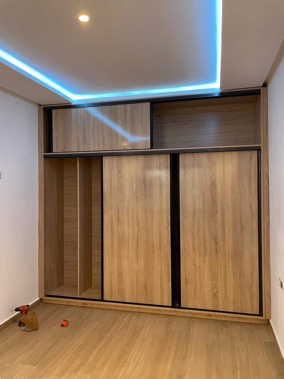 Placard bois finition propre