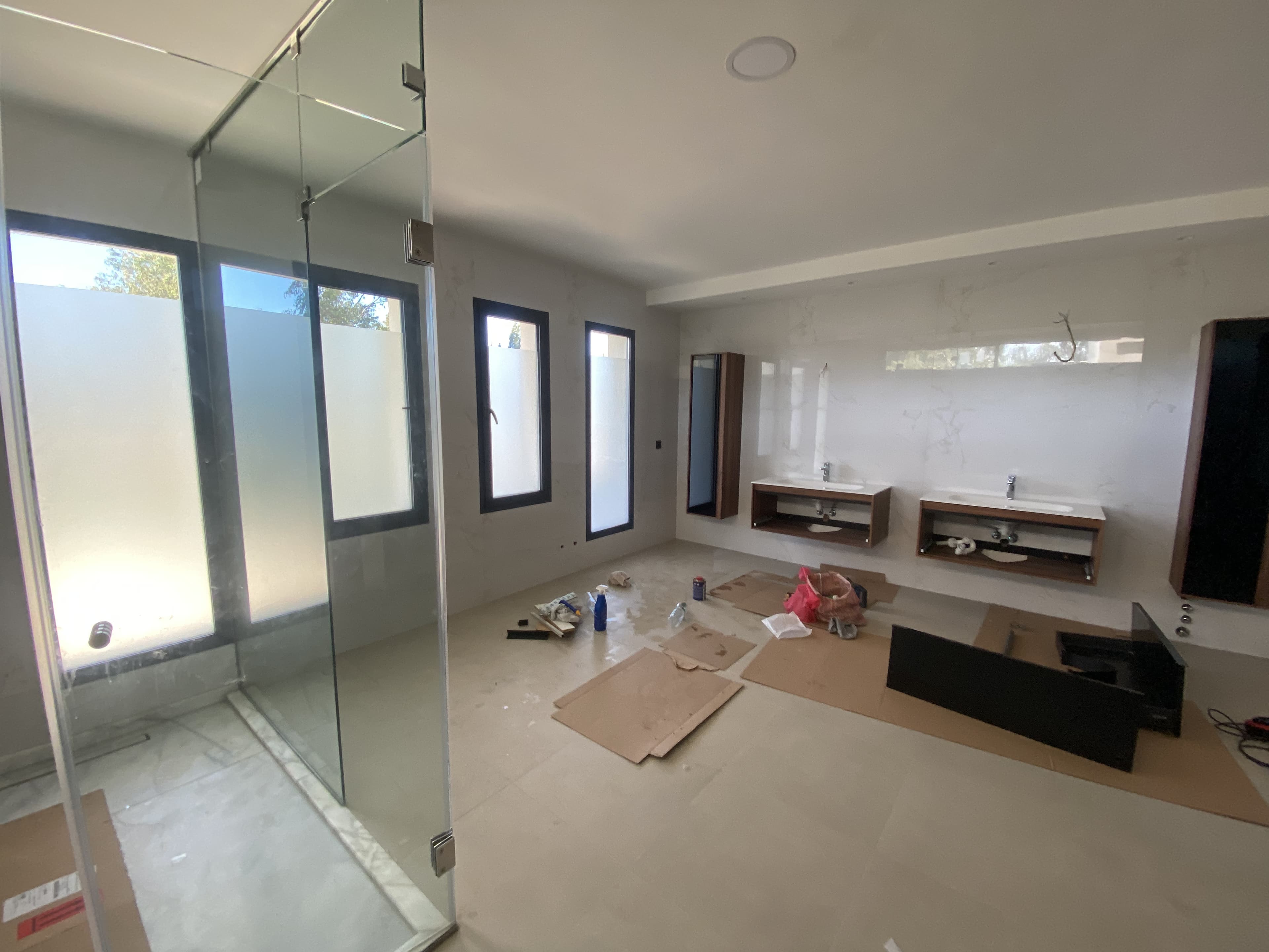 Salon avec vitrage aluminium 